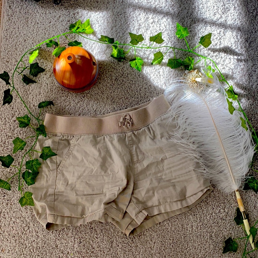 Cute khaki shorts